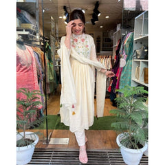 Embroidered Cotton Cotton Chikankari Kurti With Pants And Stall Dupatta (Light Yellow)